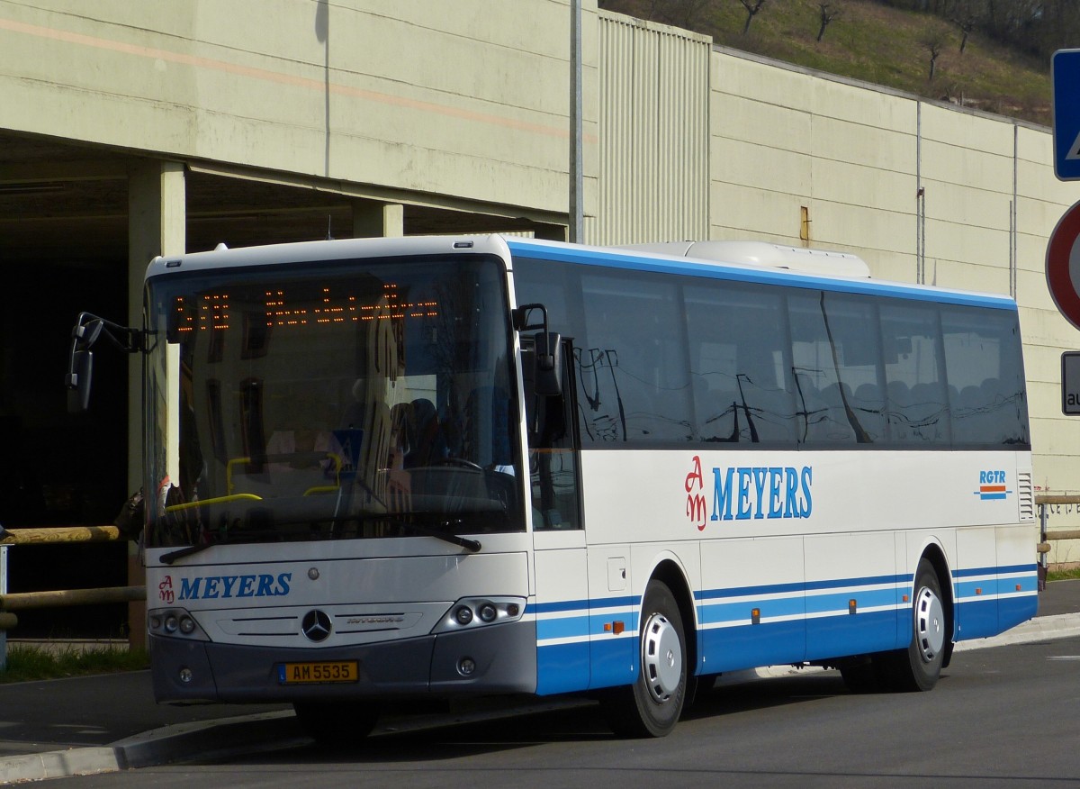 . AM 5535, Mercedes Benz Integro des Busunternehmens Meyers, am Busbahnhof in Ettelbrck.  10.04.2015