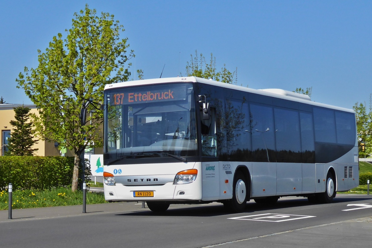  AN 1120, Setra S 416 LE von Bureisen André, hat soeben seine Streckenfahrt ab dem Parc Hosingen nach Ettelbrück begonnen. 04.2022