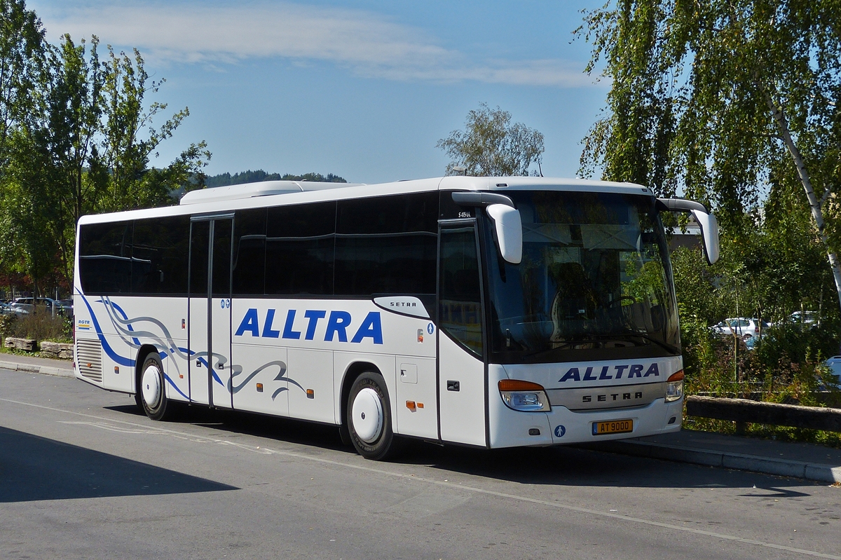 . AT 9000  Setra S 415 UL,von Alltra, abgestellt am Bahnhof in Ettelbrück.  12.09.2014