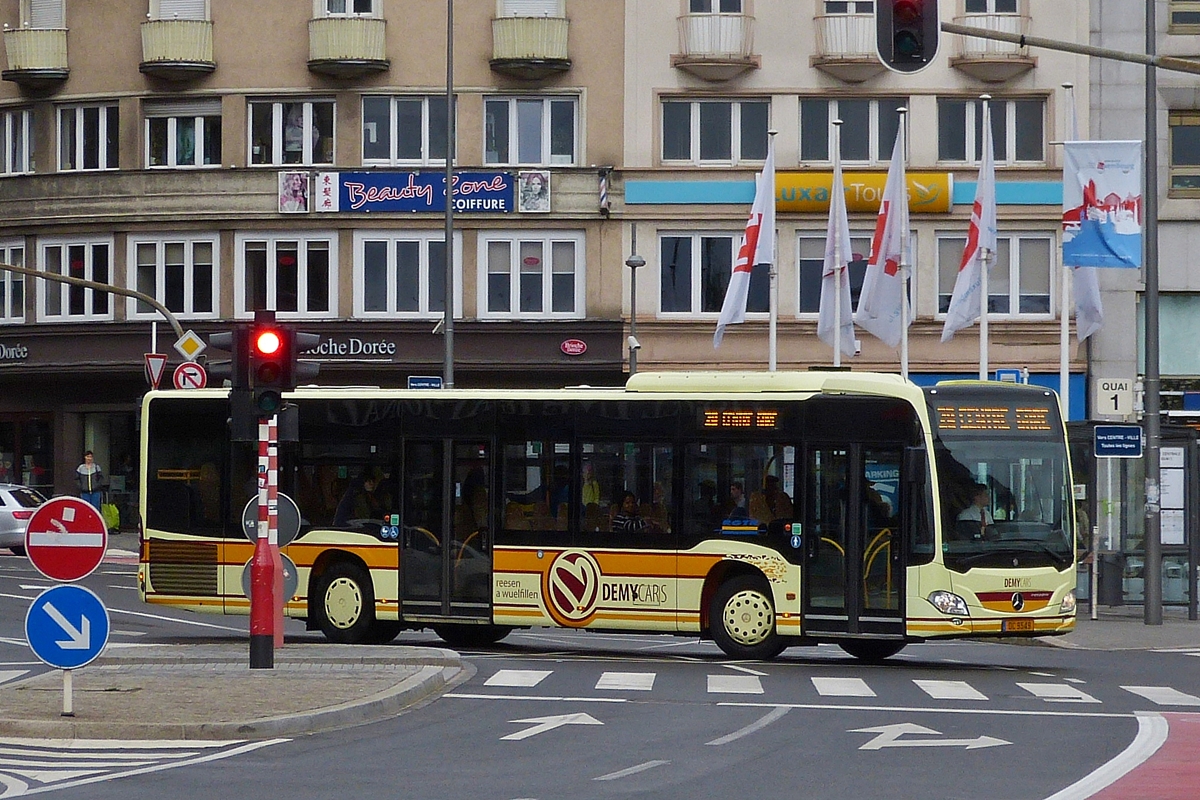 . DC 9549, Mercedes Benz Citaro von Demy Cars biegt am Bahnhof in Luxemburg in den Busbahnhof ein. 15.09.2015