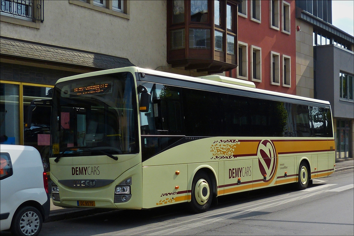 . DC 9570, Iveco Croosway von Demy Cars, gesehen am 28.08.2017 in Mersch.