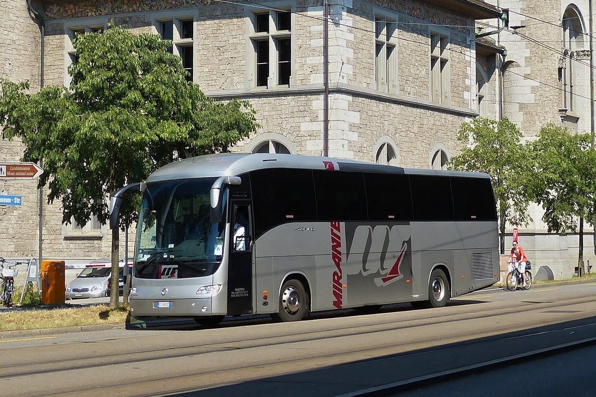 . Diesen Irisbus Iveco Domino habe ich am 06.06.2015 in Zürich aufgenommen. 