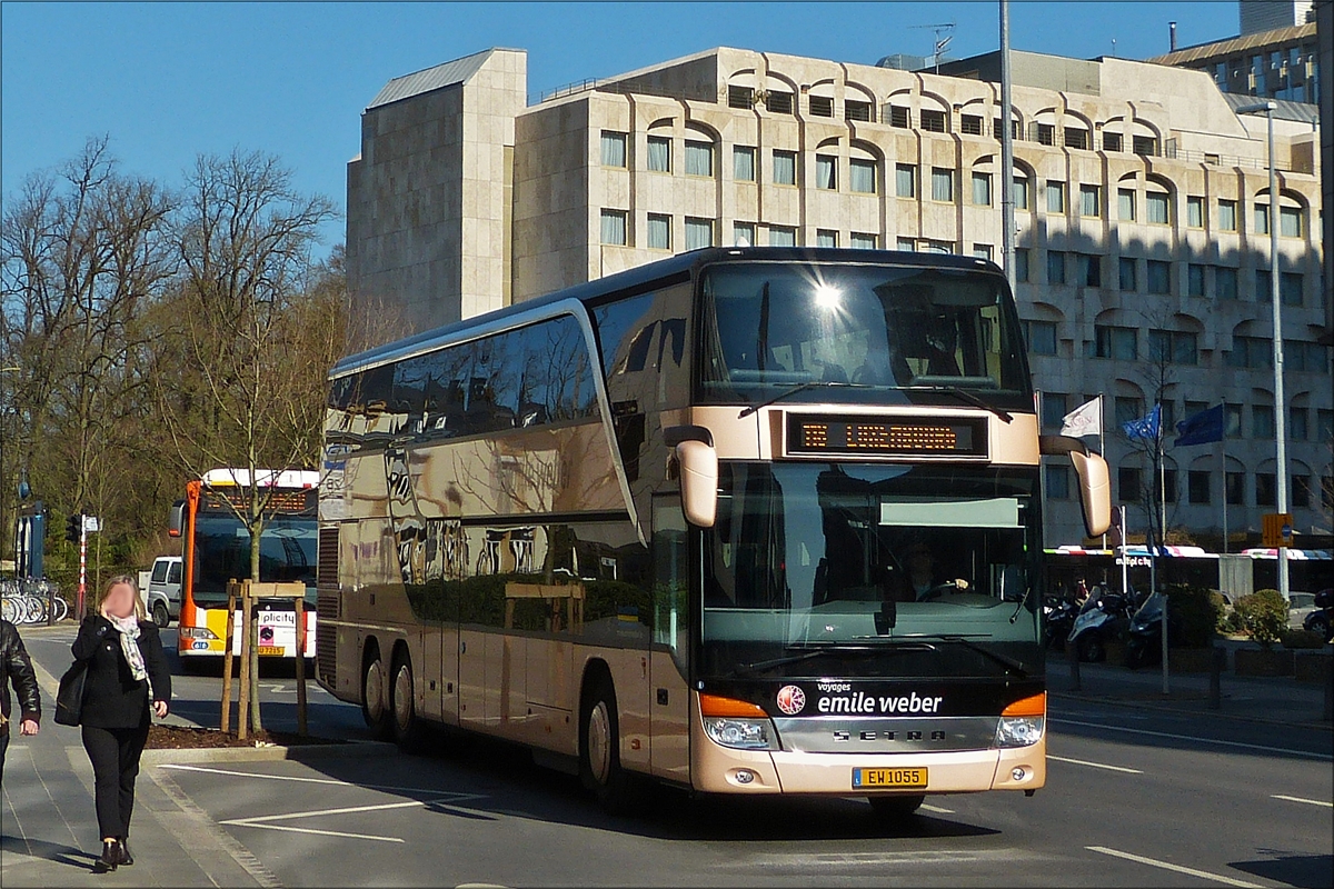 . EW 1055, Setra S 431 DT, von Voyages Weber unterwegs in der Stadt Luxemburg am 17.03.2016.