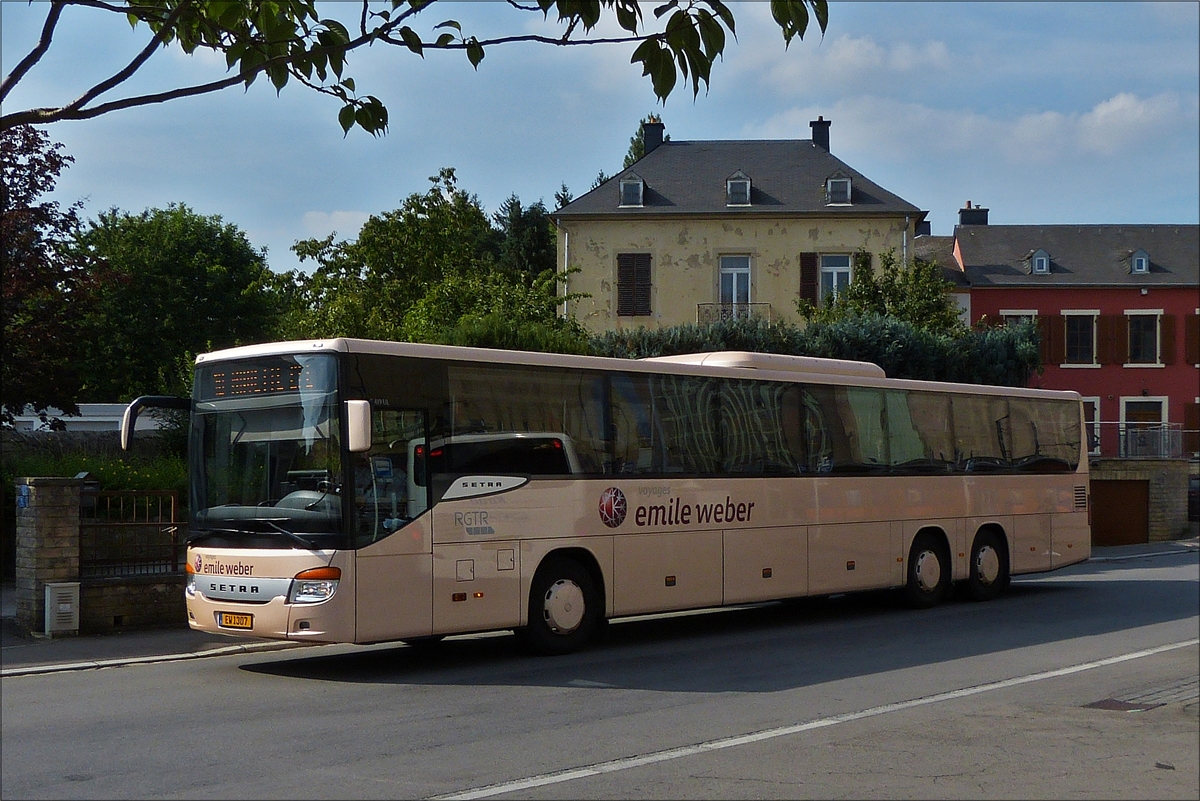 . EW 1307, Setra S 419 UL von Voyages Emil Weber, hat soeben die Haltestelle am Bahnhof in Mersch verlassen und fährt ab hier non stop als SEV direckt zum Bahnhof von Ettelbrück.  28.08.2017