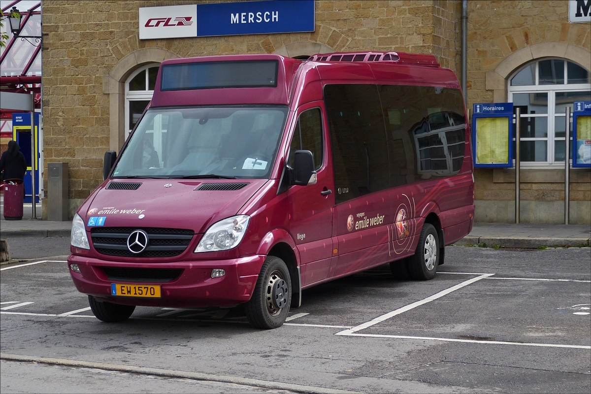 . EW 1570, Mercedes Benz Sprinter 316 CDi, steht am Bahnhof von Mersch als SEV Shuttle nach Cruchten bereit.  14.09.2017