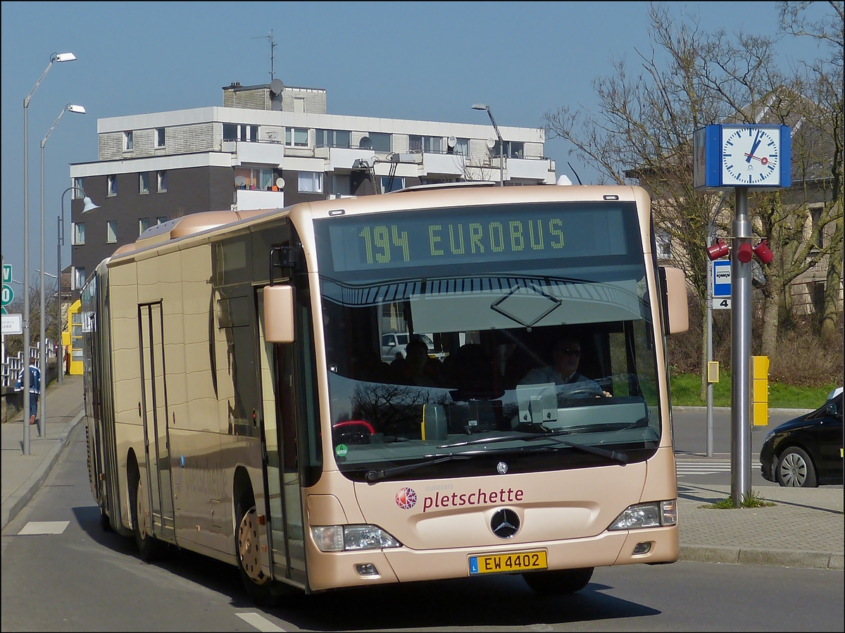.  EW 4402  Mercedes Benz Citaro Gelenkbus, von dem Busunternehmen Pletschette, kommt am Busbahnhof in Bettemburg an.  11.03.2014