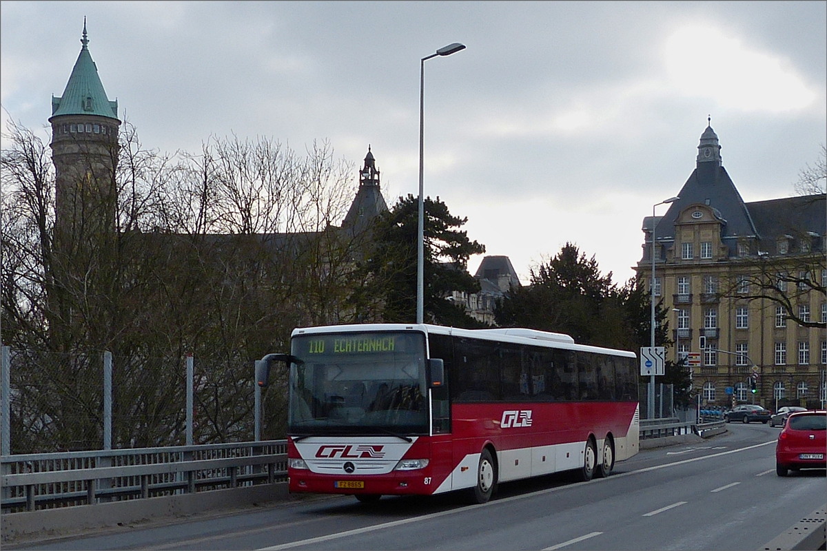 . FZ 8865  Mercedes Benz  Integro vom CFL  in den Straßender Stadt Luxemburg unterwegs am 06.02.2015.