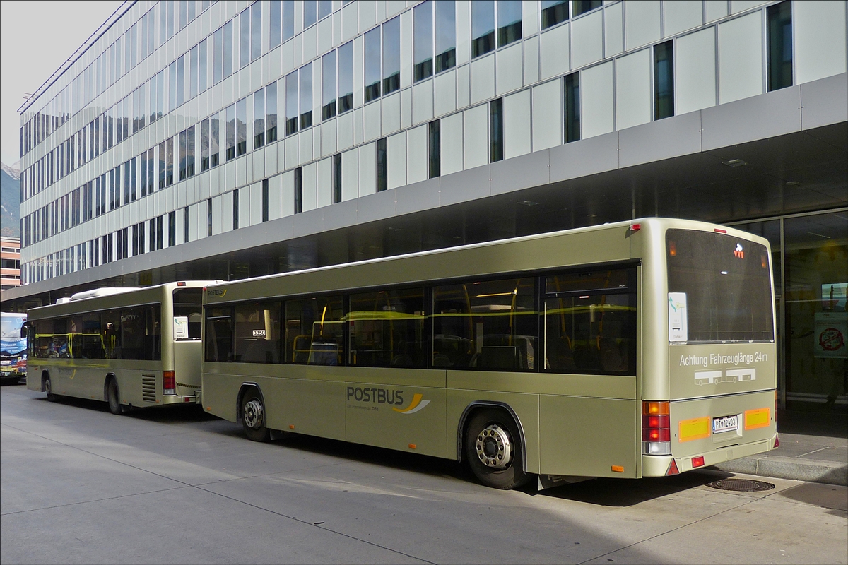 . Hnger angekuppelt an Hess Postbus aufgenommen am Bahnhof in Innsbruck am 06.10.2015.