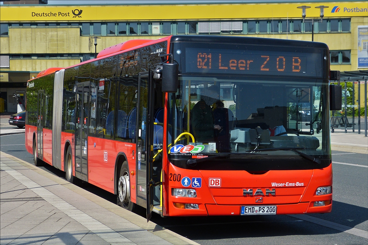 . MAN Lion's City Gelenkbus, gesehen am Bahnhof in Emden am 06.05.2016. 