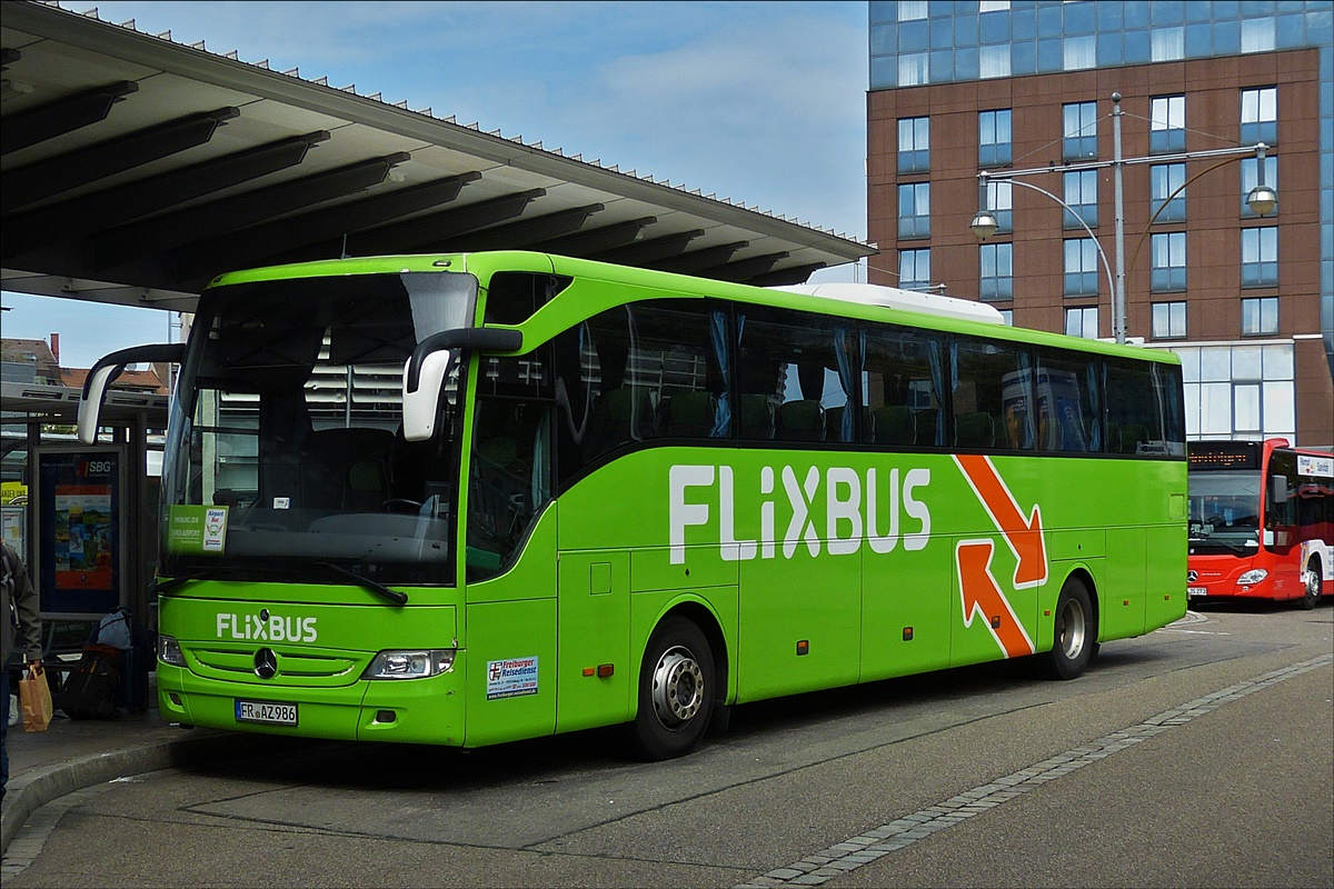 . Mercedes Benz Tourismo von Flixbus, steht am Busbahnhof in Freiburg.  04.09.2017