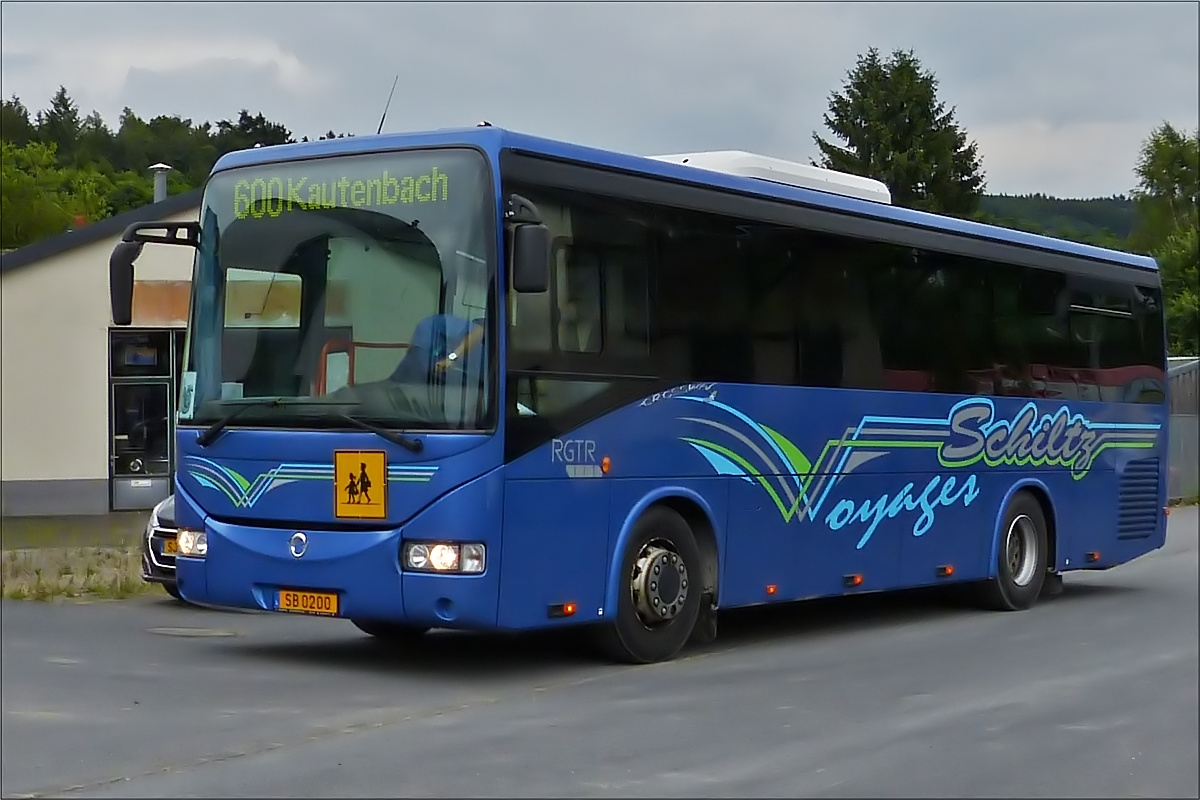 . SB 0200, Irisbus Crossway von Voyages Schiltz, gesehen am Bahnhof in Wilwerwiltz.  14.07.2017