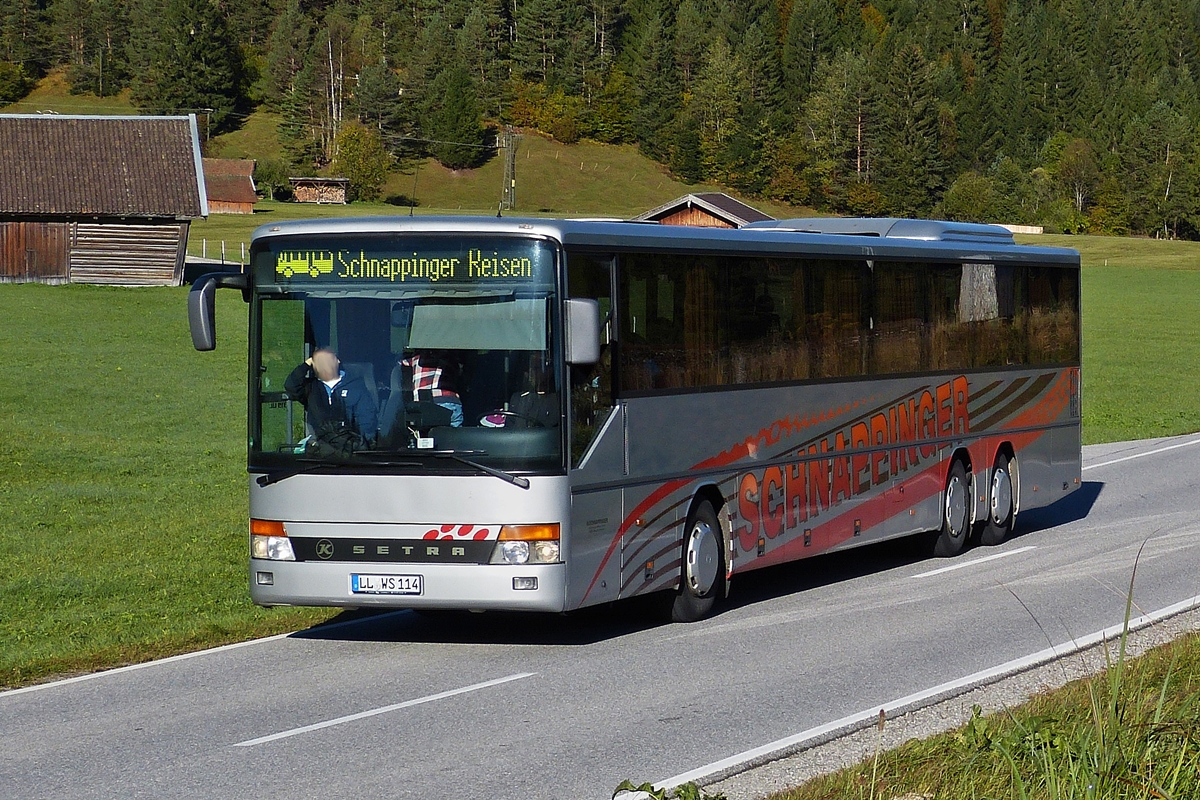 . Setra S 319 UL von Schnappinger Reisen aus Ammersee, gesehen nahe Klais.  Oktober 2015