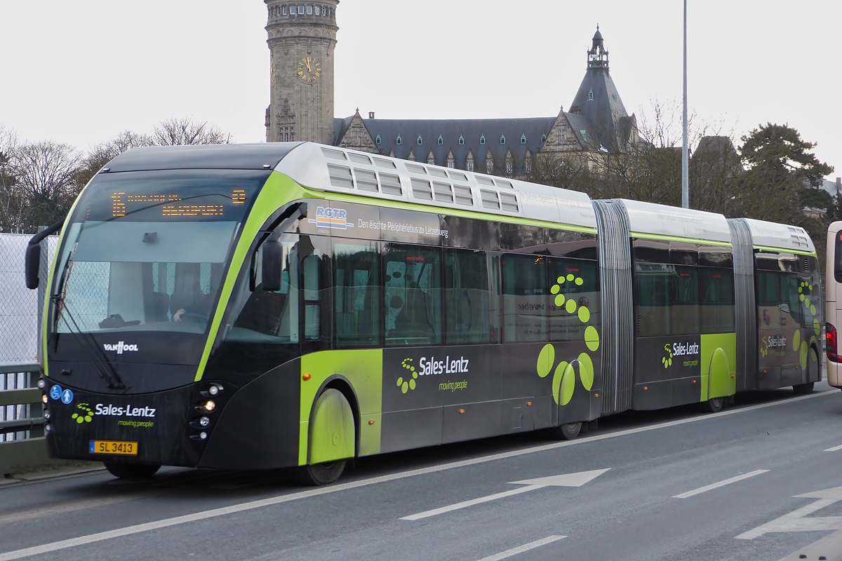 . SL 3413, Van Hool ExquiCity von Sales Lentz, aufgenommen in den Straen der Stadt Luxemburg am 06.02.2015.