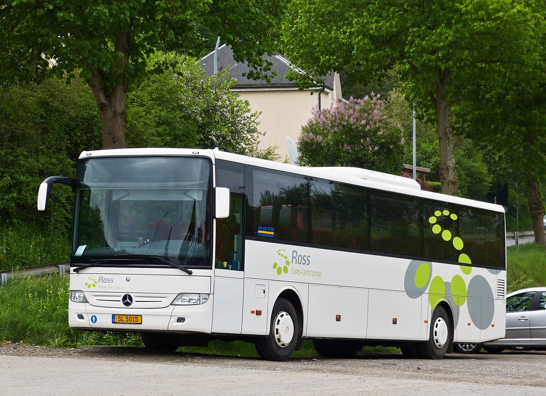 . SL 5015  Mercedes Benz Integro der Firma Ross (Sales Lentz group) aufgenommen an einem Parkplatz nahe Wiltz am 02.05.2014.