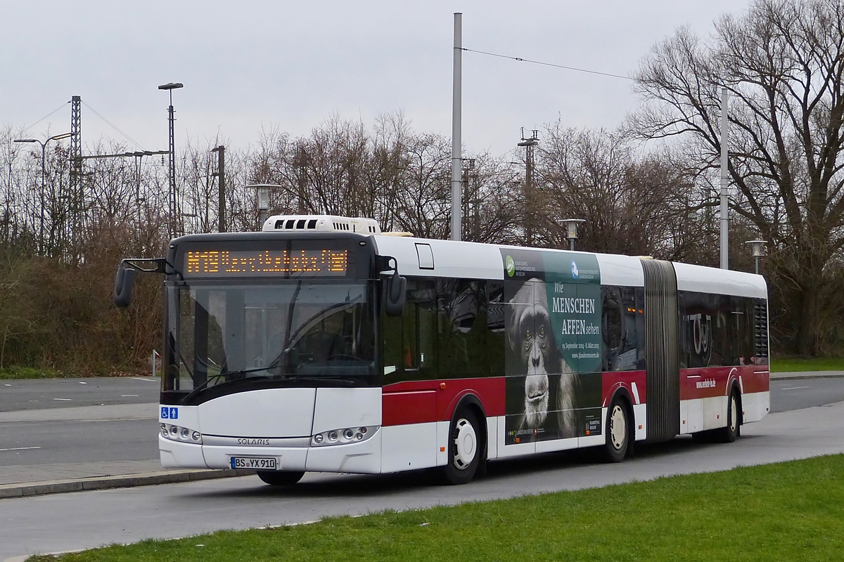 . Solaris Urbino der Braunschweiger Verkehrsbetriebe, aufgenommen nahe dem ZOB in Braunschweig.  03.01.2015