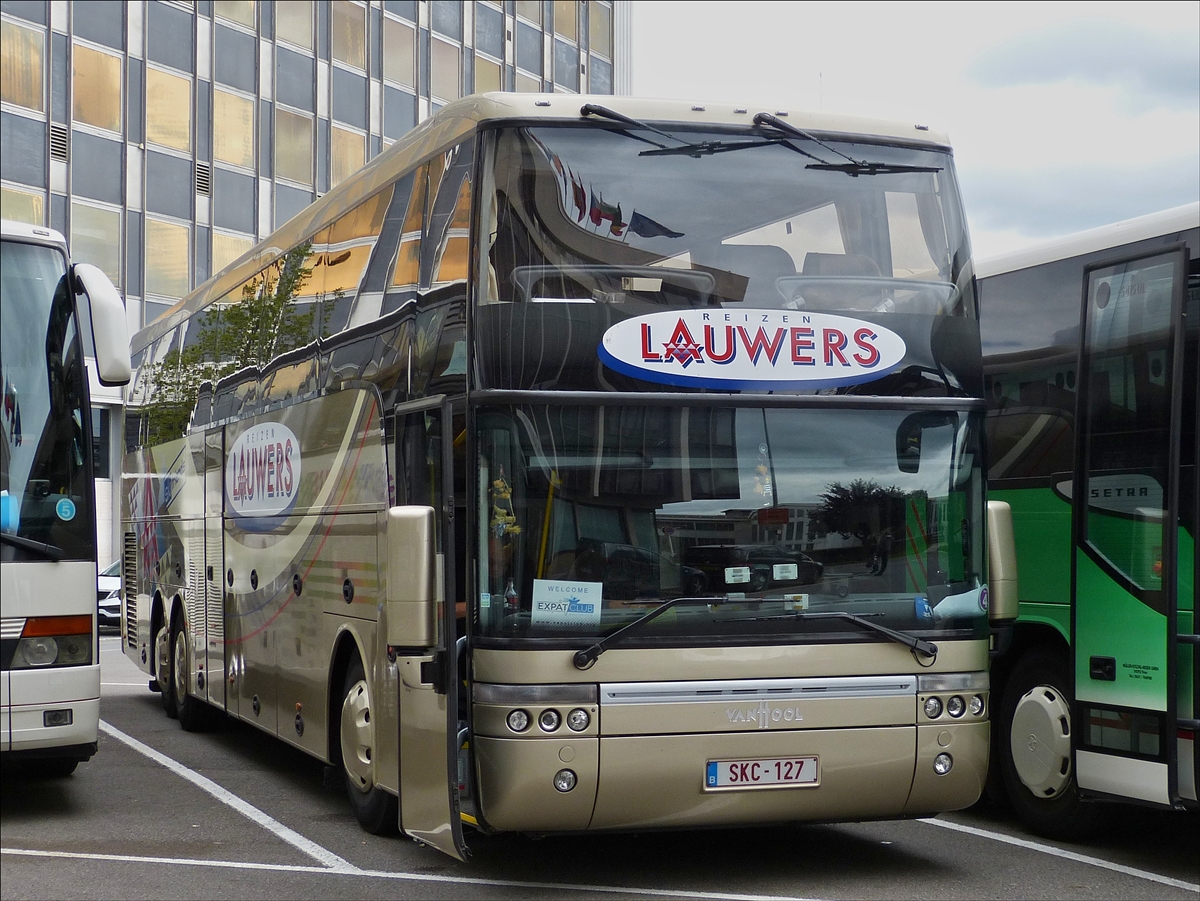 . VanHool T 918 Altano auf einem Busparkplatz in Luxemburg.  30.08.2014 