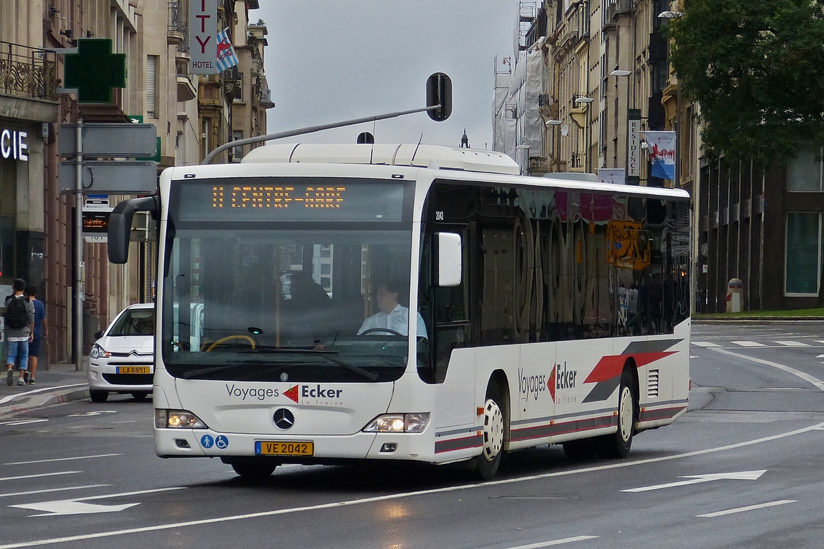 . VE 2042, Mercedes Benz Citaro von Voyages Ecker, gesehen am Bahnhhof in Luxemburg am 15.08.2015.