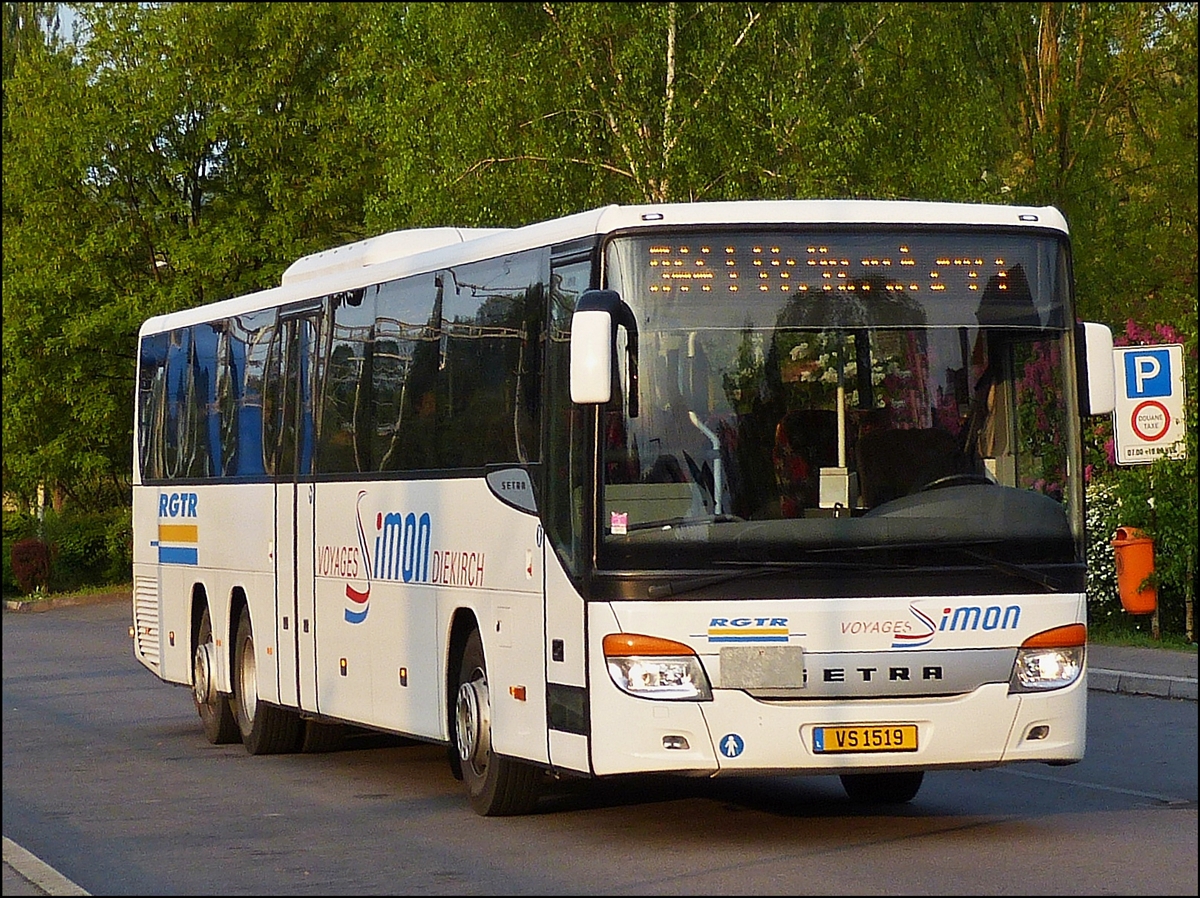 . VS 1519  Setra S 419 UL der Firma Simon kommt am Bahnhof in Ettelbrck an.  24.04.2014