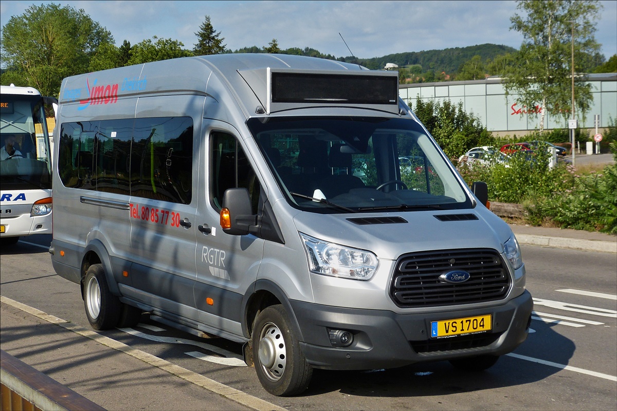 . VS 1704, Ford Transit, von Voyages Simon, gesehn am 22.07.2017 am Bahnhof in Ettelbrück.  