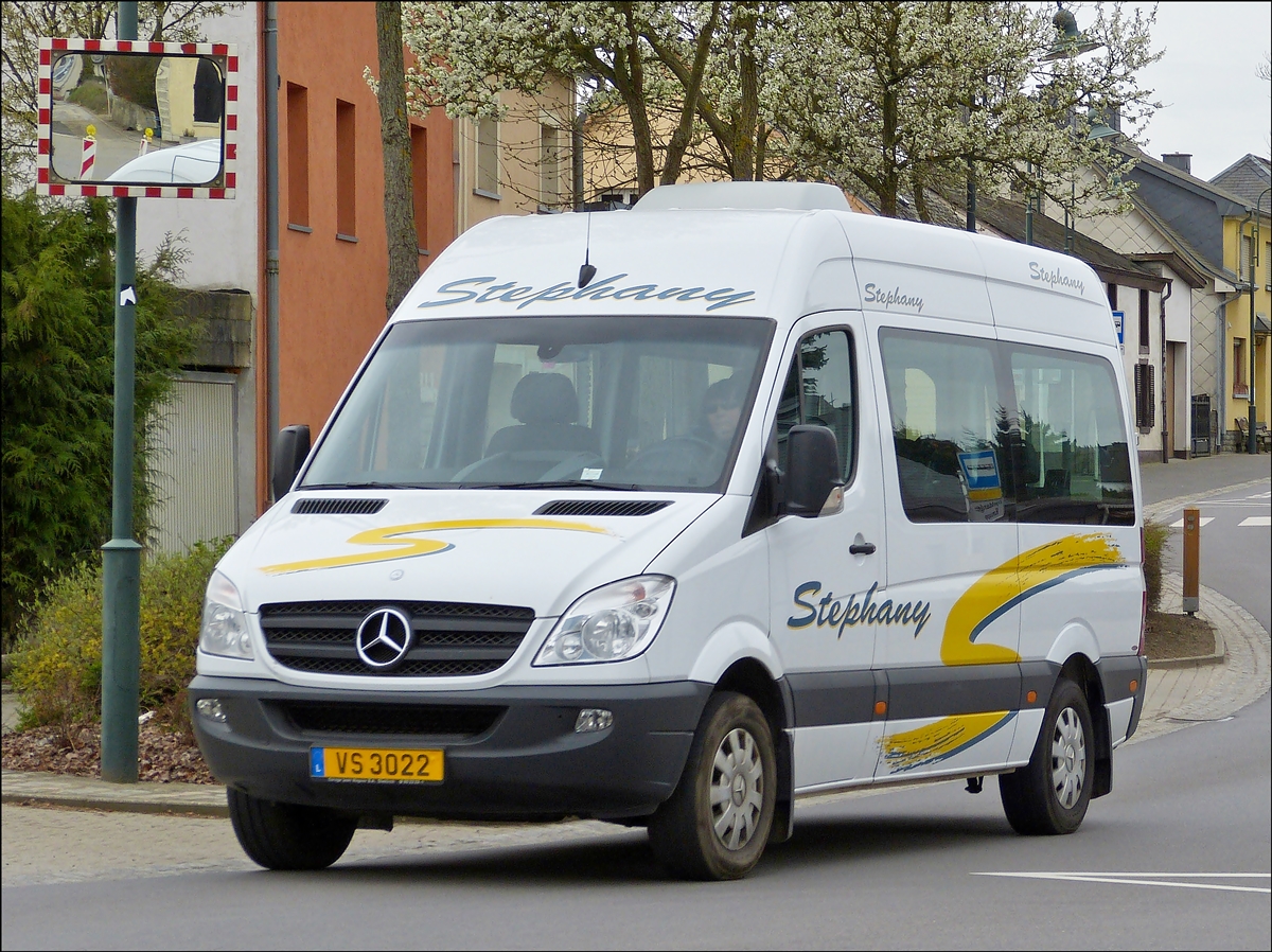 . VS 3022,  Mercedes Benz Kleinbus der Firma Stephany aufgenommen in der Nhe von Wiltz am 03.04.2014.