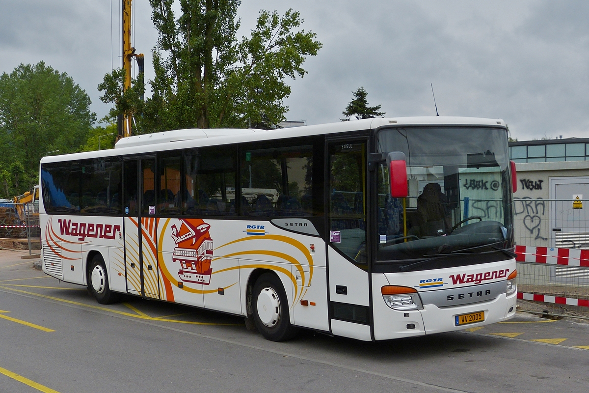 . WV 2005, Setraa S 415 UL, von Voyages Wagener, gesehen am 13.07.2015 in Ettelbrck am Bahnhof
