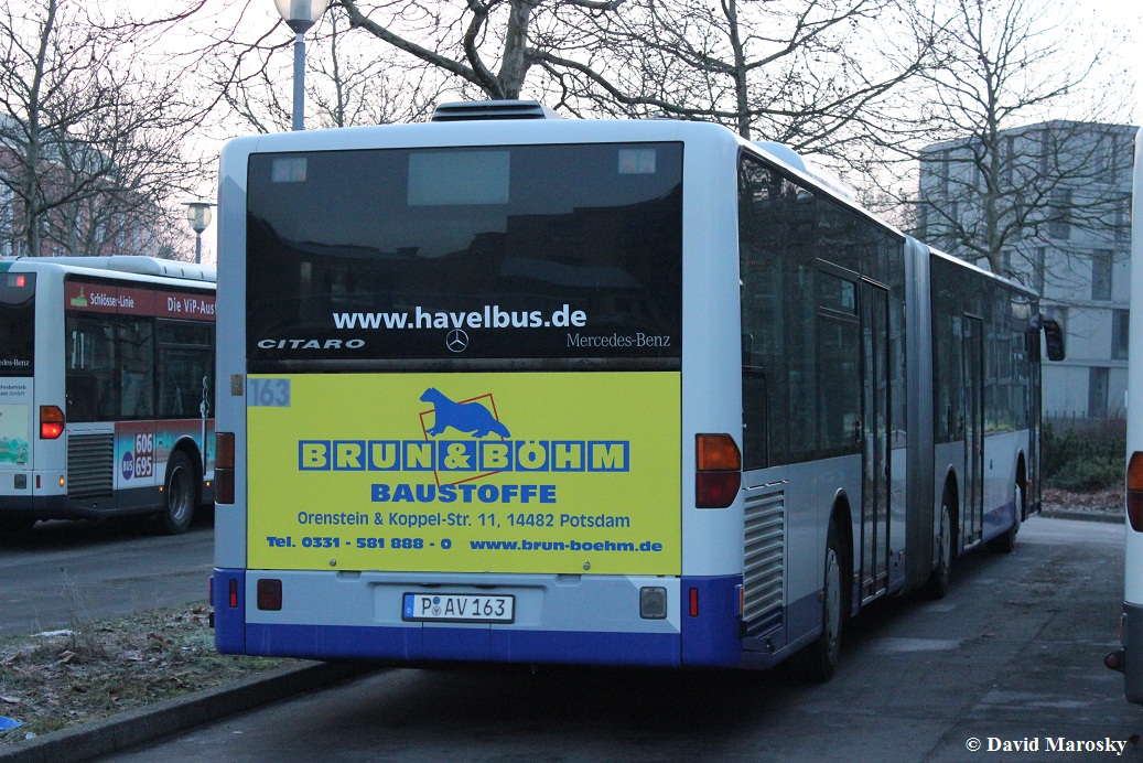 03.02.2014 am Potsdamer Hauptbahnhof steht ein Citaro G der 1. Generation von Havelbus. 