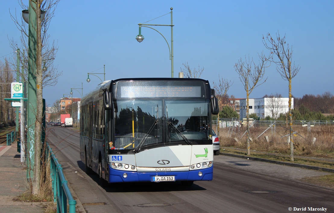 04.02.2014 Potsdam, Marie Juchacz-Straße. Vorbeifahrt eines Solaris Urbino der Firma Anger, Potsdam.
