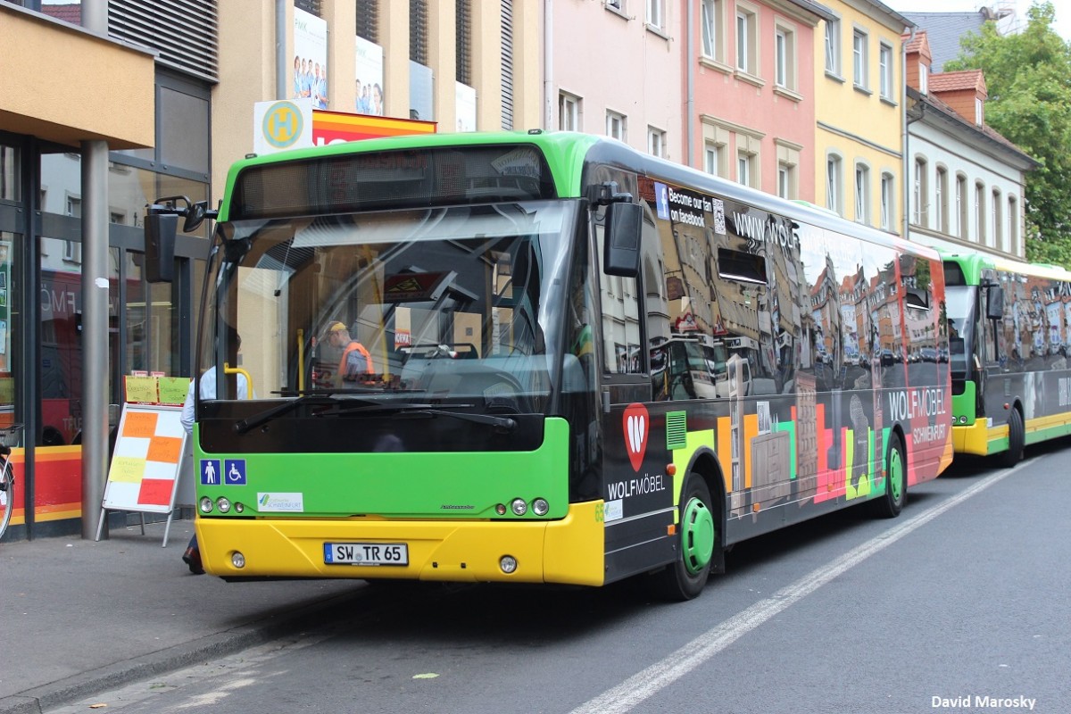 05.08.2014 am Schweinfurter Roßmarkt pausiert dieser VDL Berkhof Ambassador der Stadtwerke Schweinfurt.