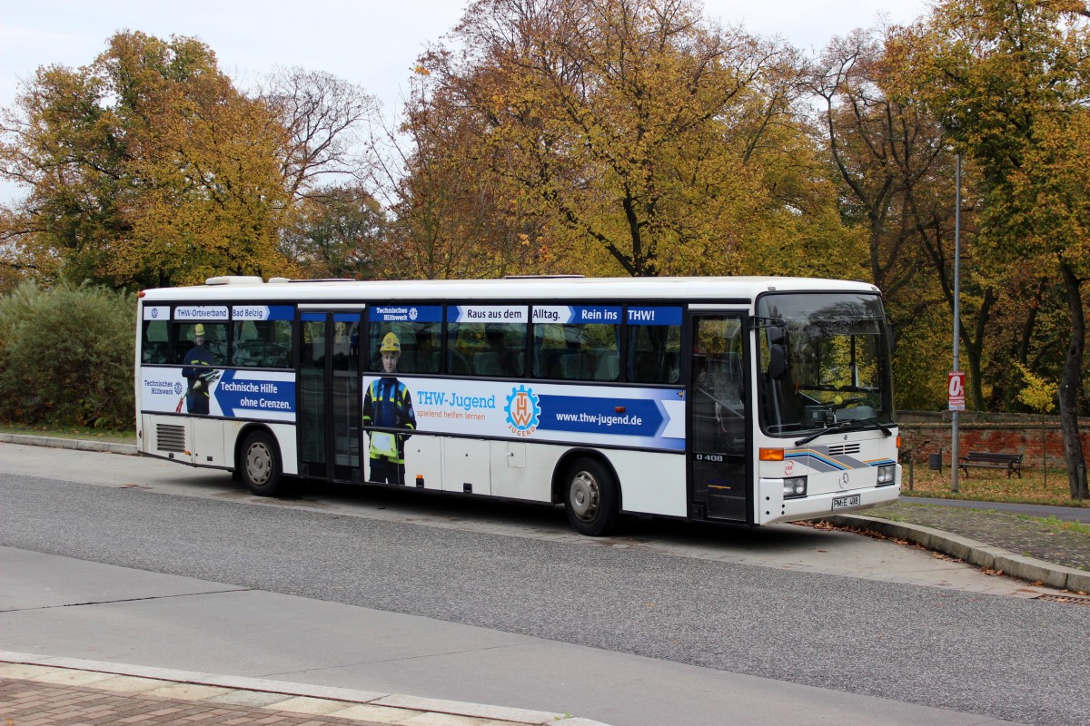 05.11.2014 ein Mercedes-Benz O408 der Firma Wetzel aus Cammer steht am Busbahnhof in Bad Belzig.