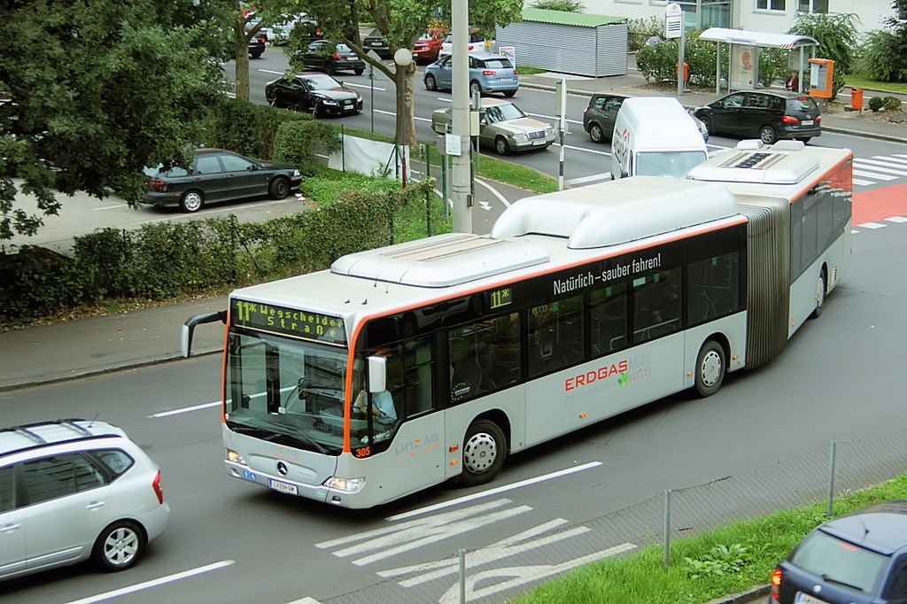 11.9.2014
Bus der Linie 11, Linzer Mercedes Benz Citaro Erdgasbus, nach der Haltestelle Seidelbastweg.
