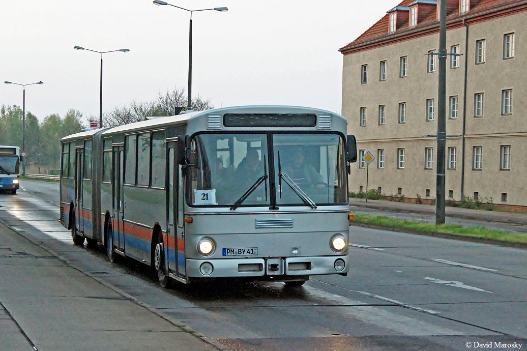 12.04.2014 Der letzte noch verbliebene O305G der Firma Buschmann & Winkelmann an der Kreuzung Wilhelmsdorfer-Straße - O. Sidow-Straße in Brandenburg an der Havel. (ex Schniering, Diepenau; ex DB Bahnbus) 