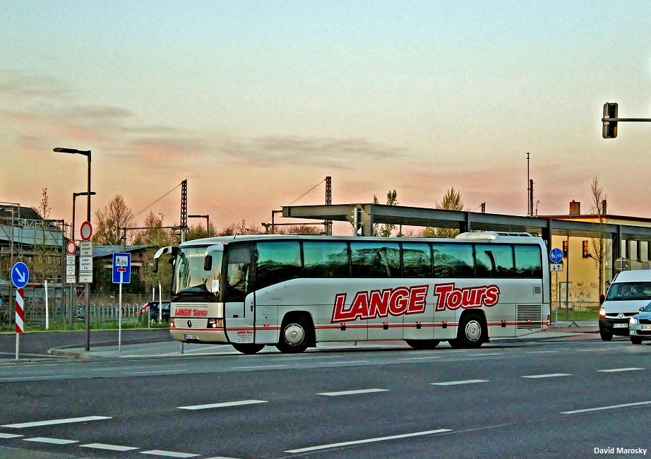 17. April 2014 - Brandenburg, der O404 der Firma Lange Tours erreicht den ZOB.