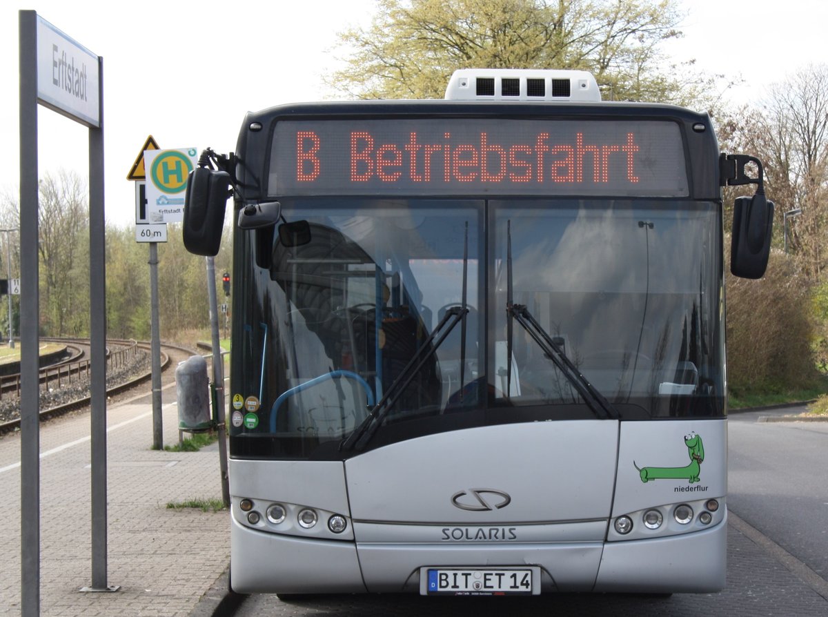 19.04.2013. BIT-ET 14 - ein SOLARIS URBINO 12 des Busunternehmens Tücks aus Prüm in der Eifel - macht Pause am Bahnhof Erftstadt. Der Bus ist damals häufig auf der Linie 920 zwischen Erftstadt und Horrem im VRS unterwegs gewesen. 