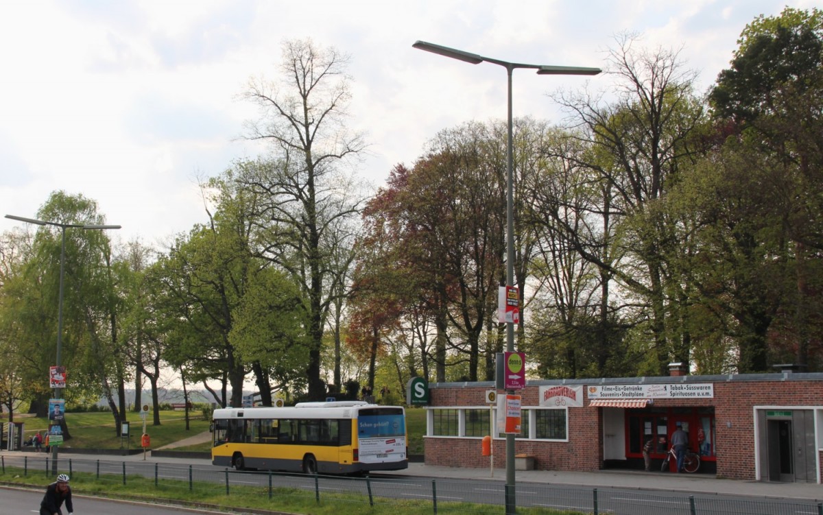 19.4.2014 Berlin Wannsee - Bushaltestelle am Bahnhof