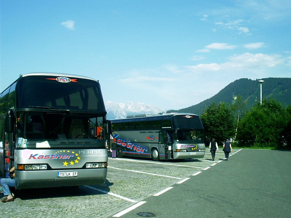 2 CITYLINER am Parkplatz - Tauernautobahn