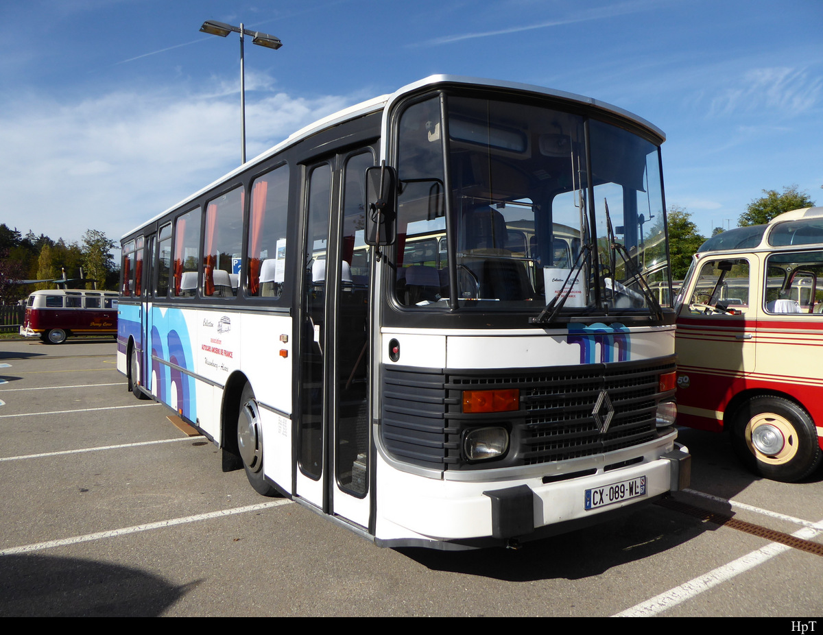 2 Internationale Oldtimer und Omnibustreffen in Westside ( Bern ) am 12.10.2019 - Zu Besuch aus Frankreich ein Renault  CX.089.WL