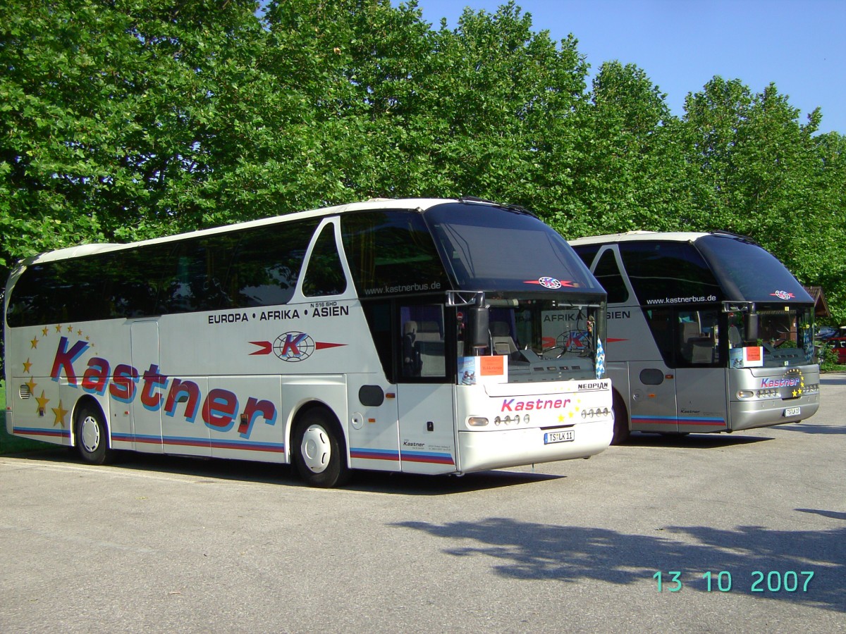 2 STARLINER am Parkplatz Mondsee