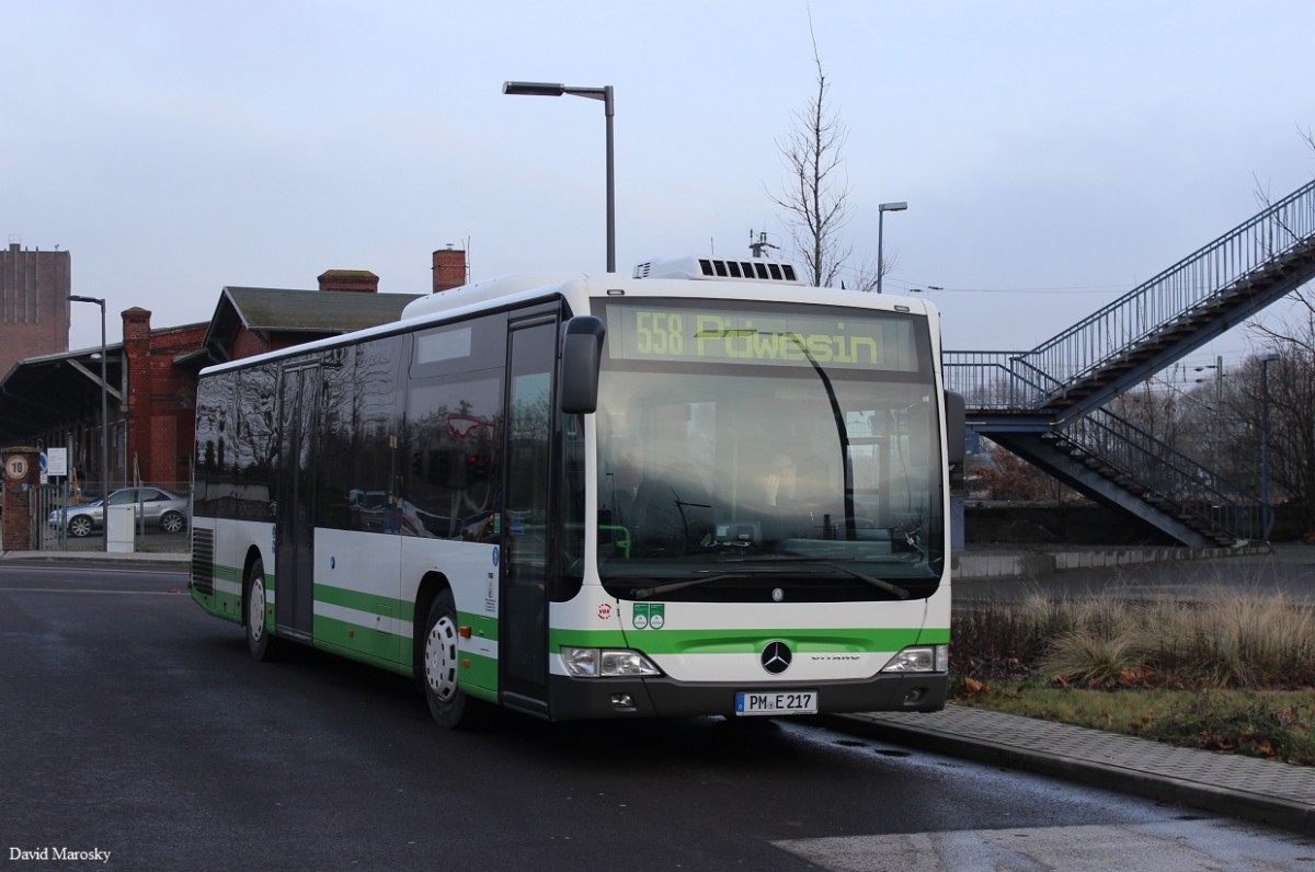 21.01.2015 Wagen 217 der VGBelzig, ein Mercedes Citaro II Ü, pausiert am Brandenburger ZOB.