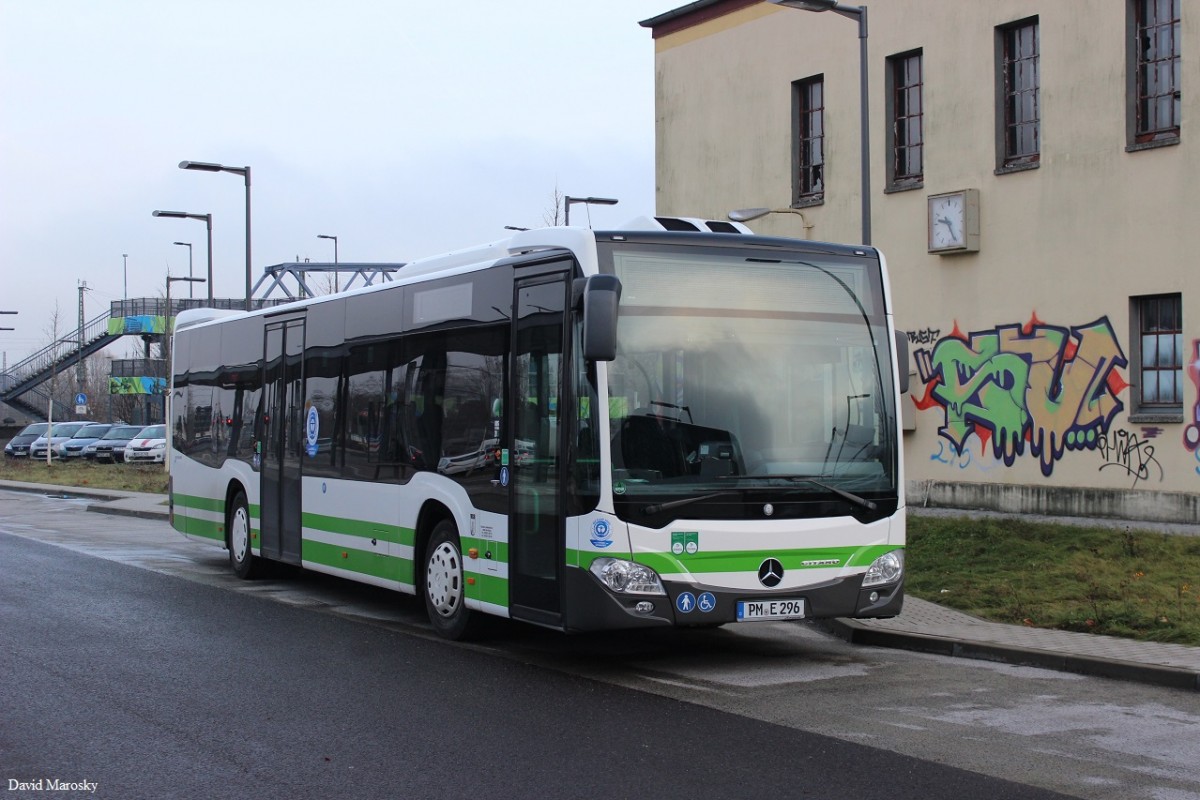 21.01.2015 Wagen 296 der VGBelzig, ein Mercedes Citaro C2 Ü, pausiert am Brandenburger ZOB.