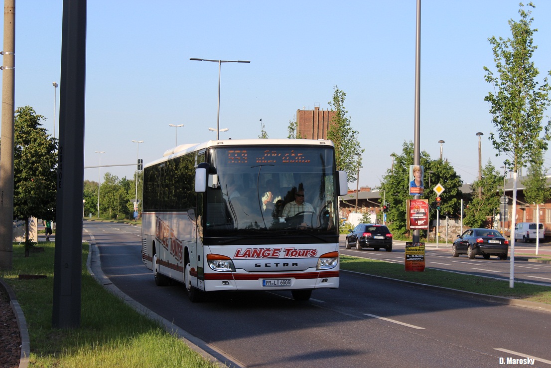21.05.2014 ein Setra S415xx der Firma Lange am Brandenburger Hauptbahnhof.