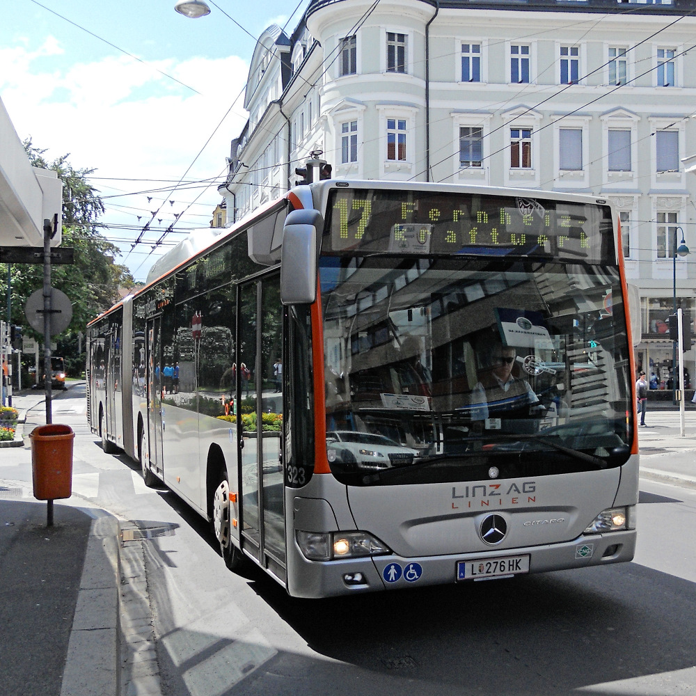 21.6.2011 Linie 27 in Linz, Taubenmarkt
