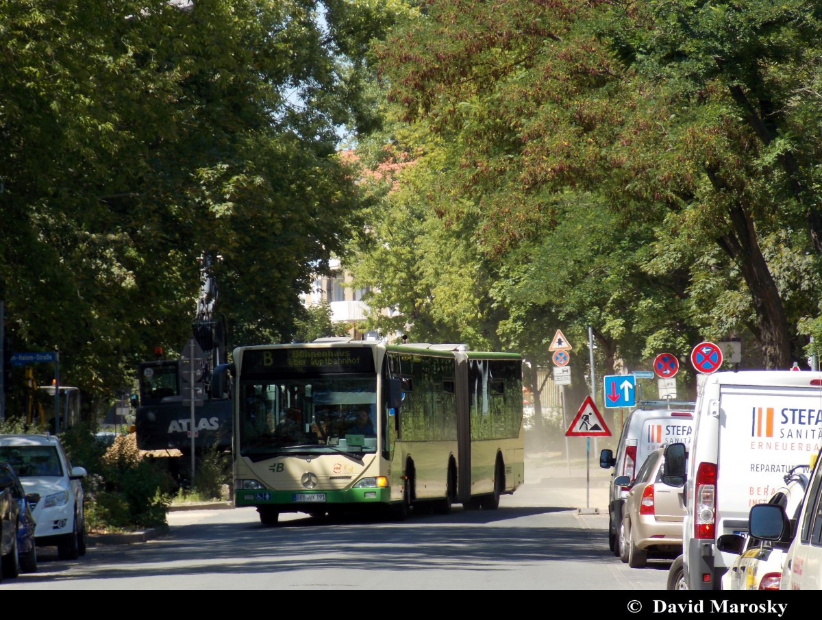 22. Juli 2013 - Brandenburg, Werner-Seelenbinder-Straße ein Citaro I G, Wagen 591 der VBBr umfährt grade einen Wasserrohrbruch.