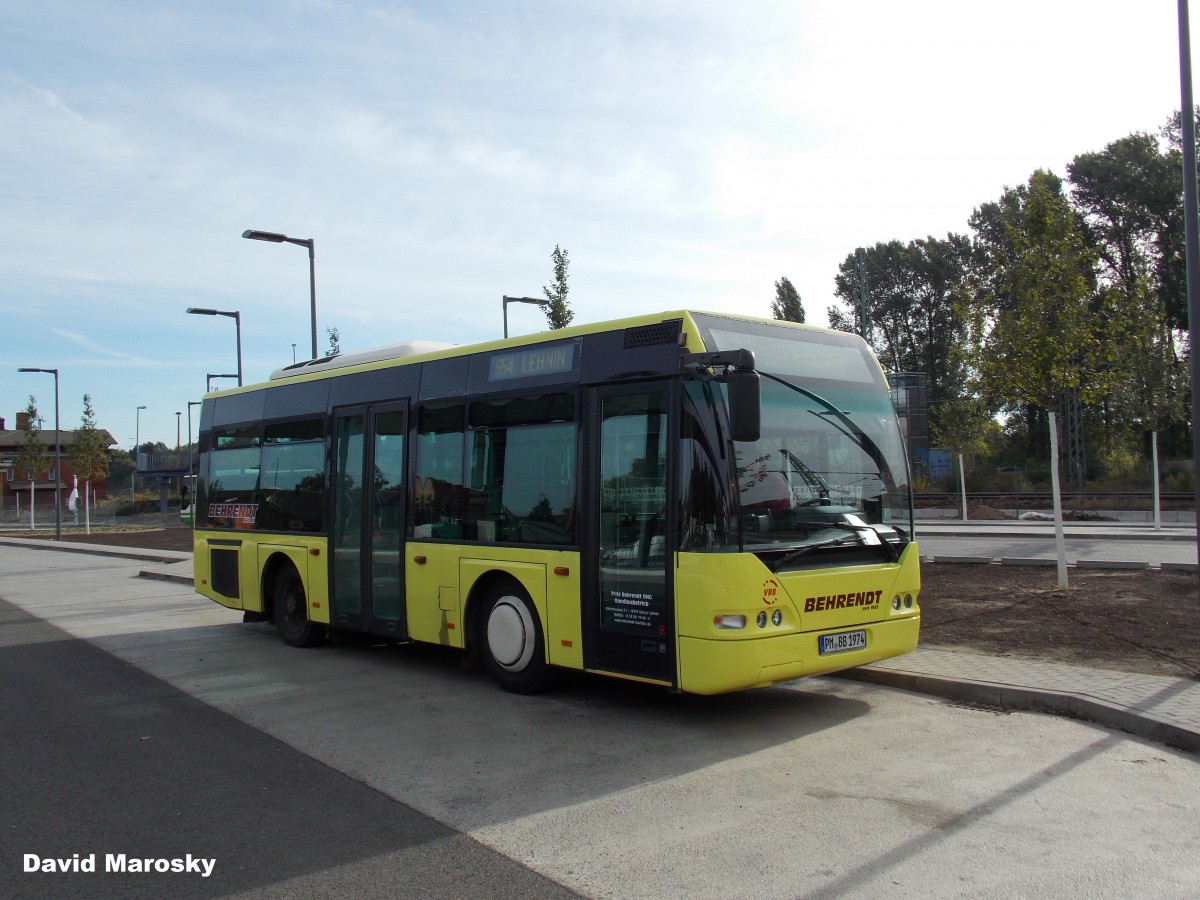 22.12.2013 ein Neoplan Midi der Firma Behrendt am Brandenburger ZOB.