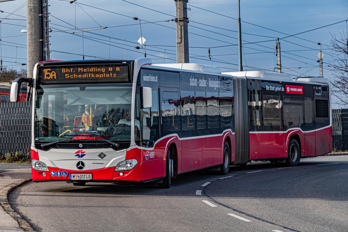 2.2.2024: Wiener Linien Citaro G 8991 erreicht den Bahnhof Grillgasse.