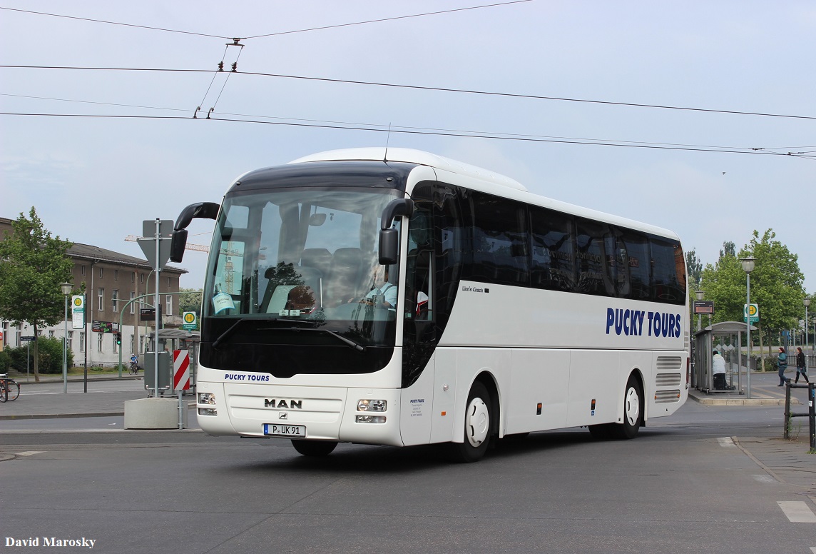 23. Mai 2014 ein MAN Lion`s Coach der Firma Pucky-Tours, Potsdam am Hauptbahnhof.