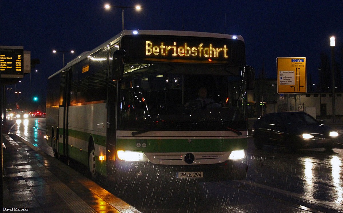 26. Januar 2015 Brandenburg, Hauptbahnhof ein Integro L der VGBelzig auf seiner Feierabendrunde. 
