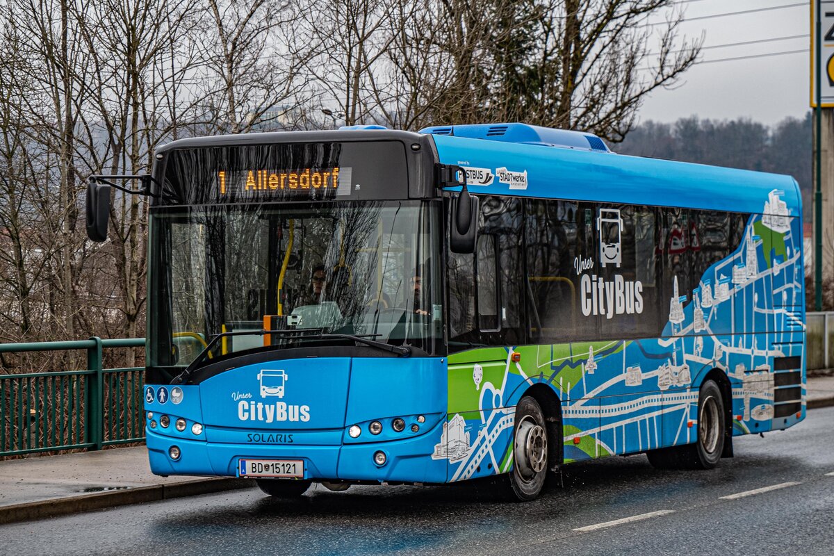 26.1.2024: BD 15121. Einer der wenigen Solaris Urbino 8.9 im bestand des ÖBB Postbus. Hier fährt der Bus als Amstettner Stadtbus 1 nach Allersdorf
