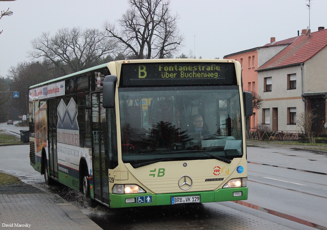 30. Januar 2015 - Wilhelmsdorf, Einstiegshaltestelle - Wagen 529 (Citaro I) der VBBr auf Linie B (522).

