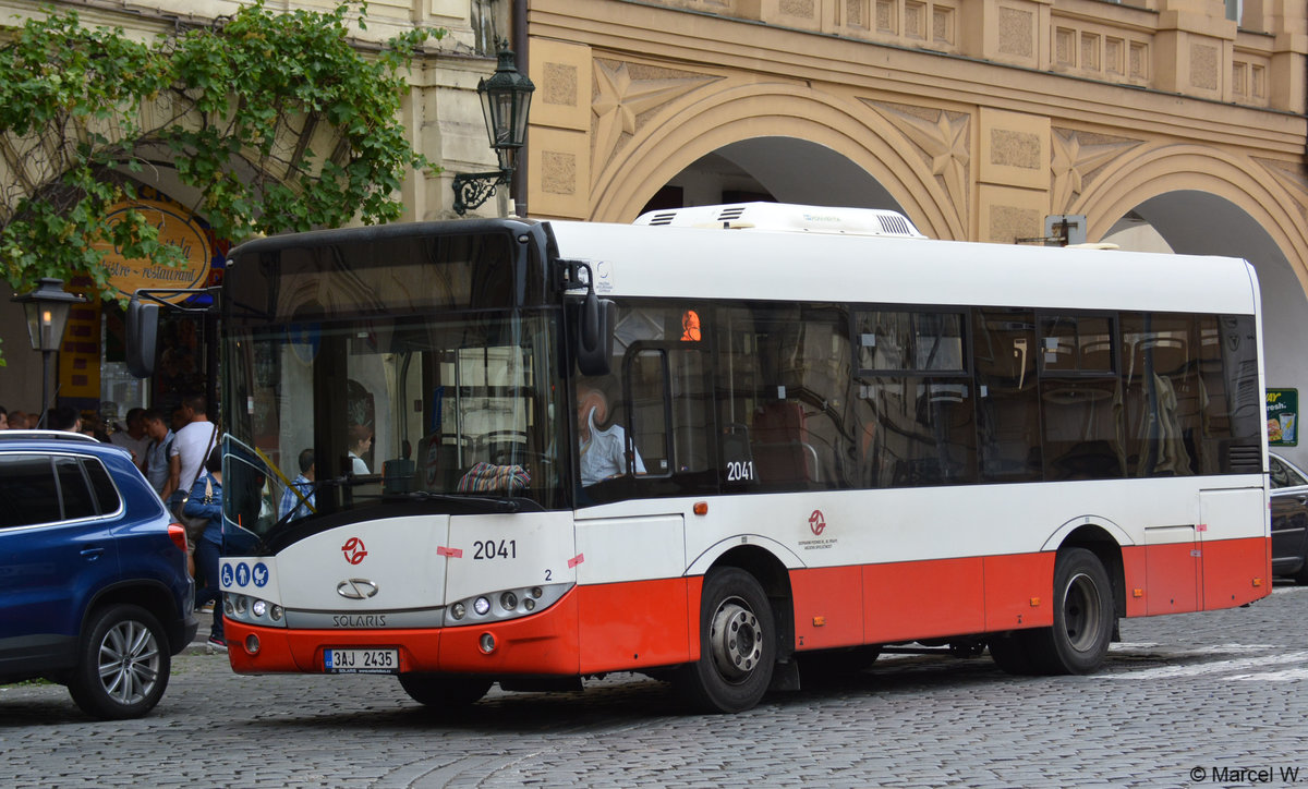 3AJ-2435 fuhr am 25.08.2018 durch Prag. Aufgenommen wurde ein Solaris Urbino 8,9 Alpino.