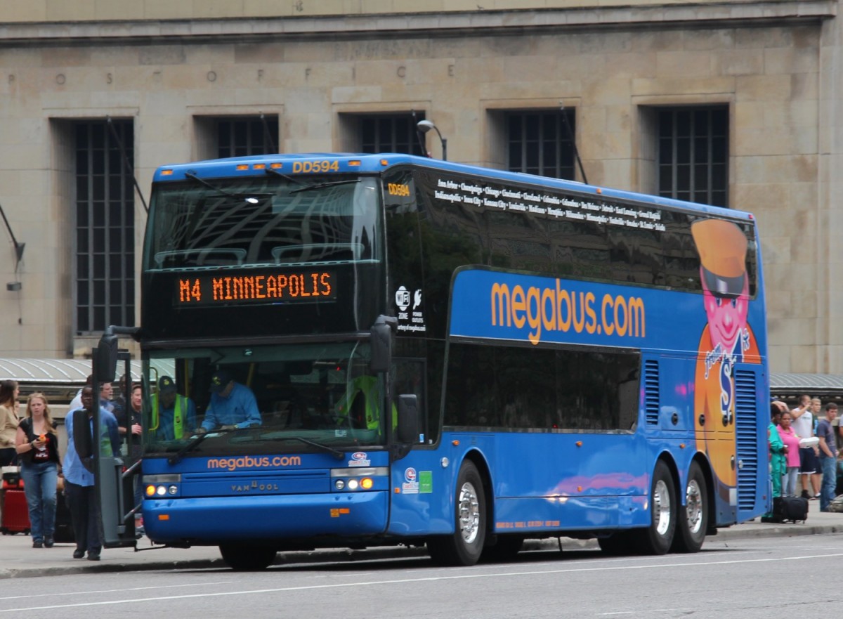 4.10.2013 Reisebus in Chicago nahe Union Station. (Welcher Van Hool genau bitte helfen)